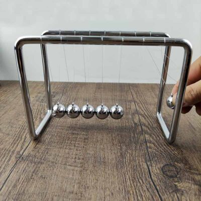 Pendule de Newton Ancien - Objet Scientifique - Science Labs
