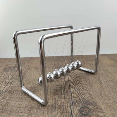 Pendule de Newton Ancien - Objet Scientifique - Science Labs