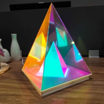 Lampe Pyramide Infini - lampe originale à poser - deco scientifique