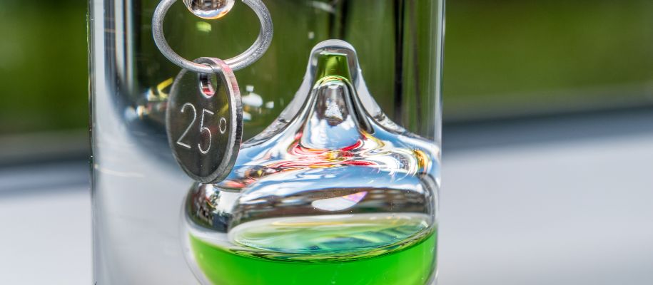 Comment lire la température sur un thermomètre de Galilée ?