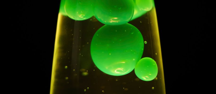 Qui y a t il dans une lampe à lave ?