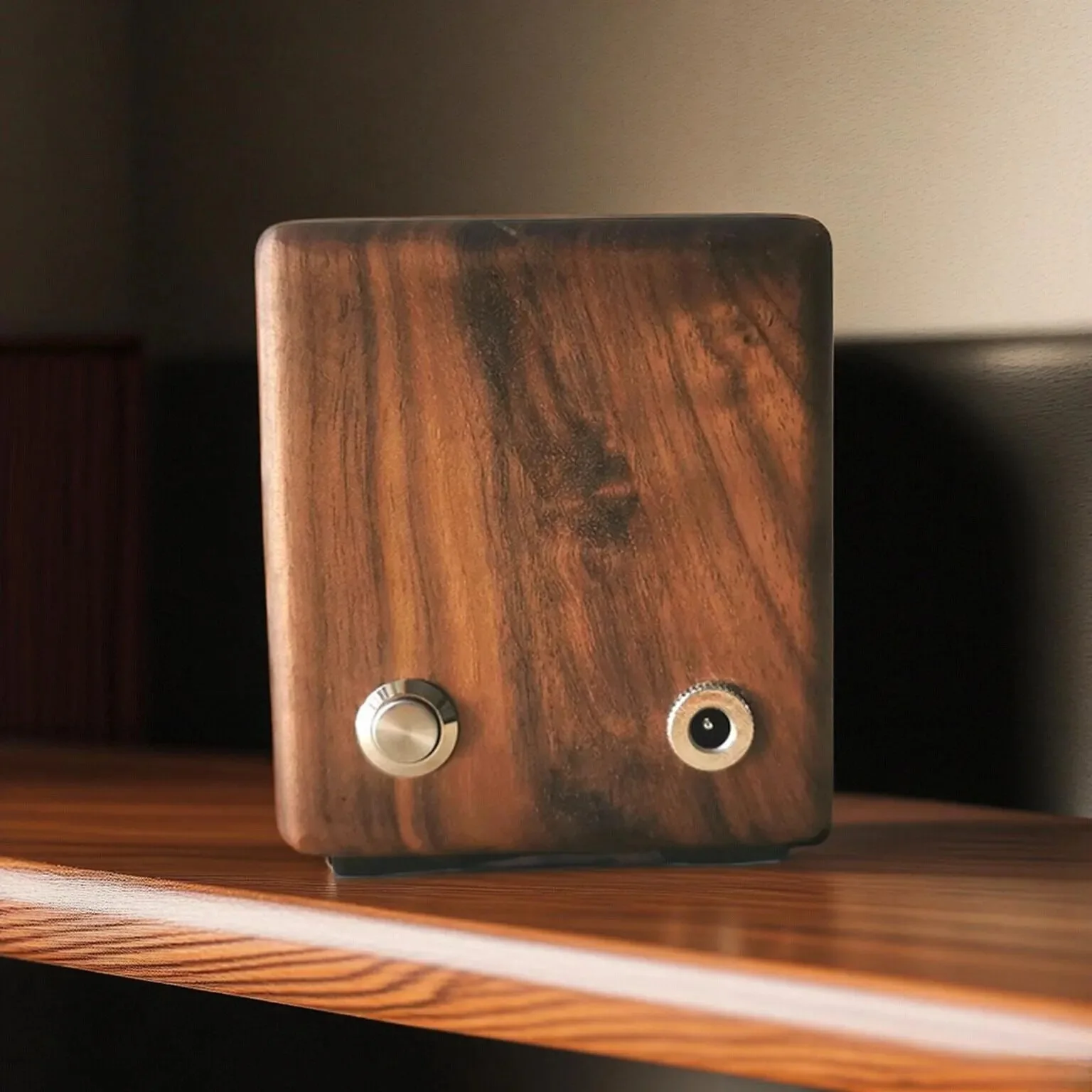 Ferrofluid lamp van notenhout
