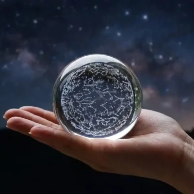 Kristallen bol sterrenbeelden met 3D-gravure