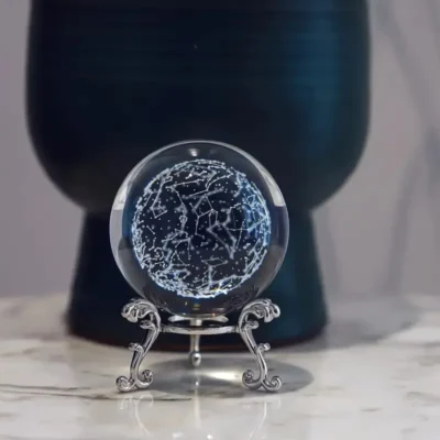 Kristallen bol sterrenbeelden met 3D-gravure