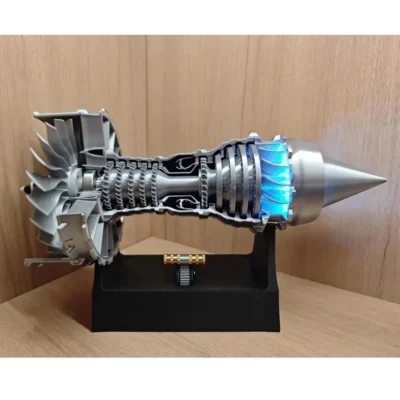 Straalmotor model TR900 turbofan in doorsnede